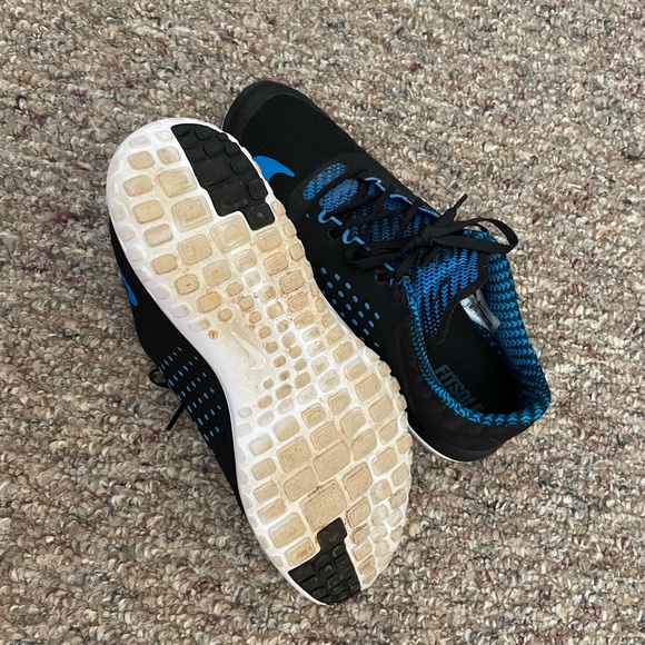 Men’s Nike Shoes - Picture 2 of 5